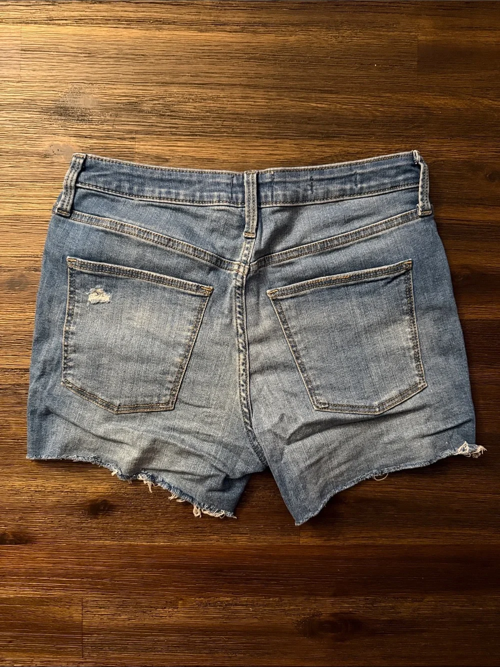 Universal Thread High Rise Medium Wash Distressed Denim Midi Shorts Size 6/28R